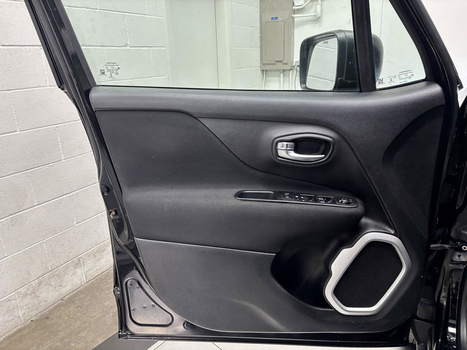 Used 2018 Jeep Renegade Sport w/ Power & Air Group AWD/4WD image 12