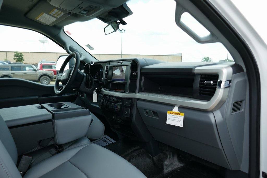 New 2025 Ford F250 XL w/ XL Off-Road Package image 11