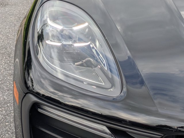 Used 2023 Porsche Macan AWD/4WD image 10