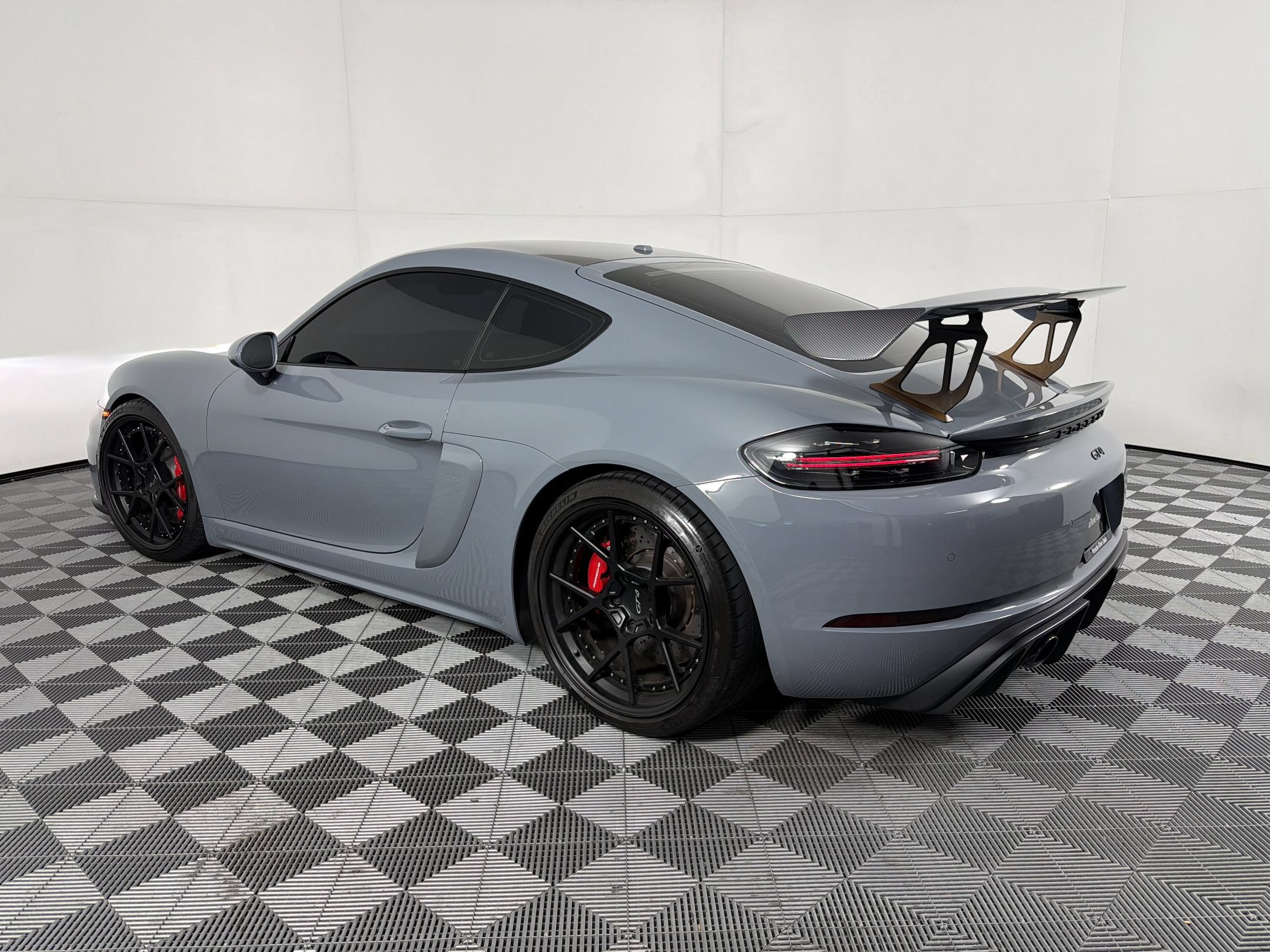 Certified 2023 Porsche 718 Cayman GT4 RWD image 3