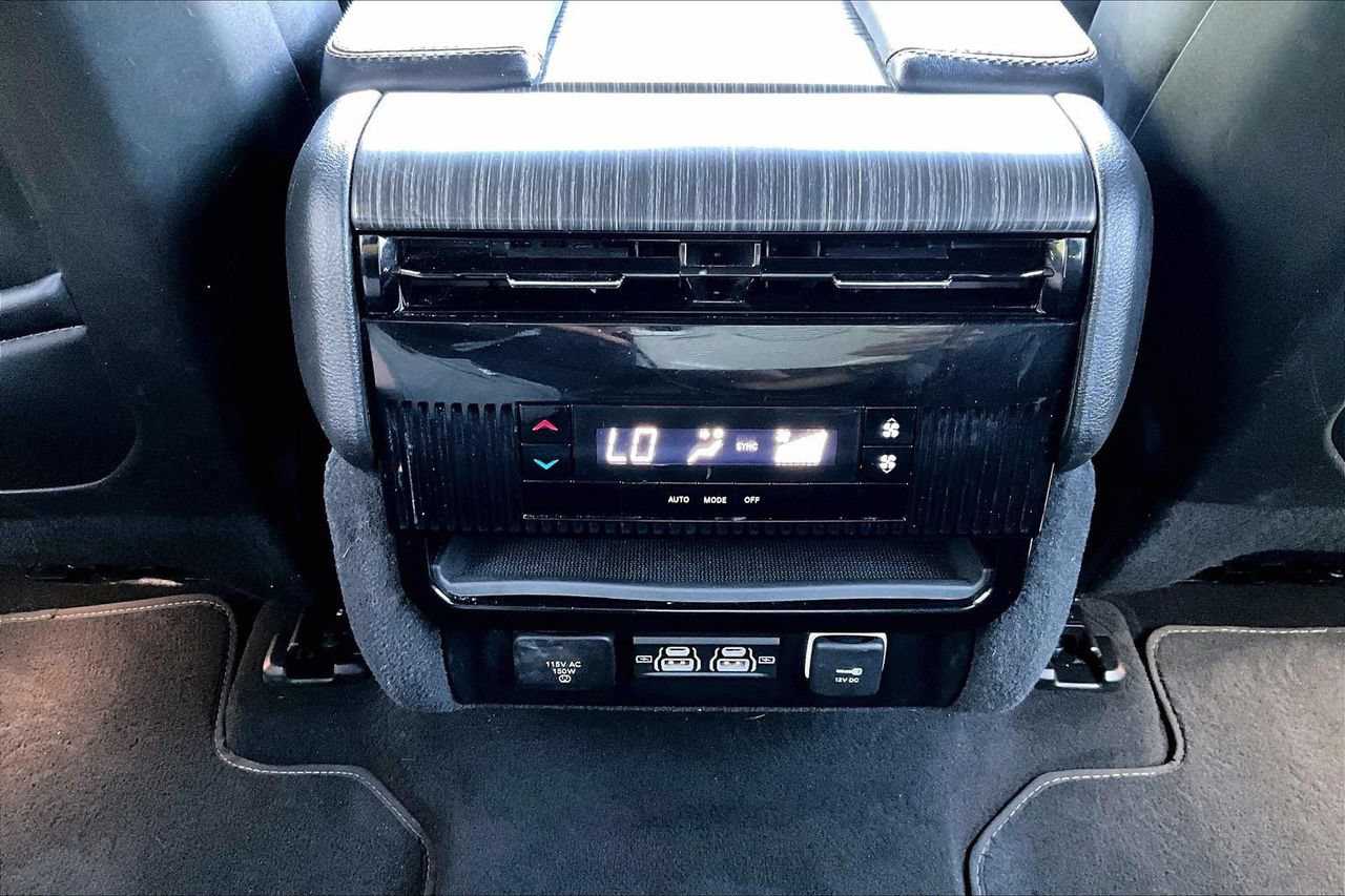 Certified 2024 Jeep Wagoneer L Series II w/ Flexible Seating Group AWD/4WD image 16