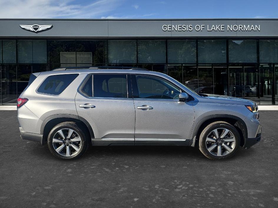 Used 2025 Honda Pilot Elite image 4