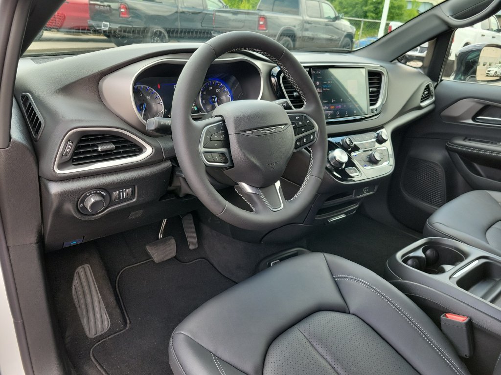 New 2027 Chrysler Pacifica LX FWD image 14