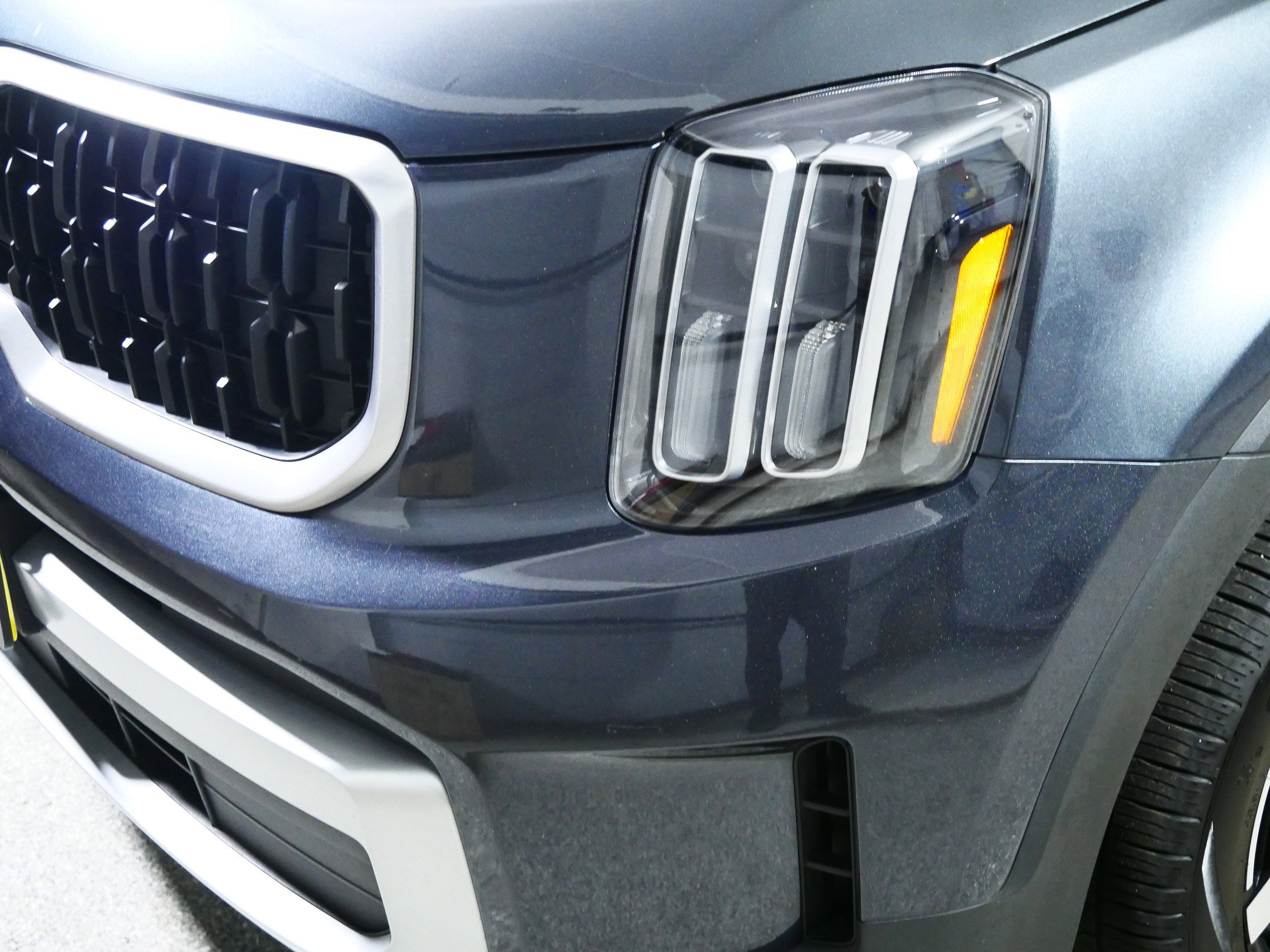 Used 2024 Kia Telluride EX w/ EX Captain's Chair Package image 16