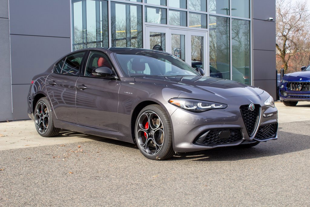 New 2025 Alfa Romeo Giulia AWD image 3