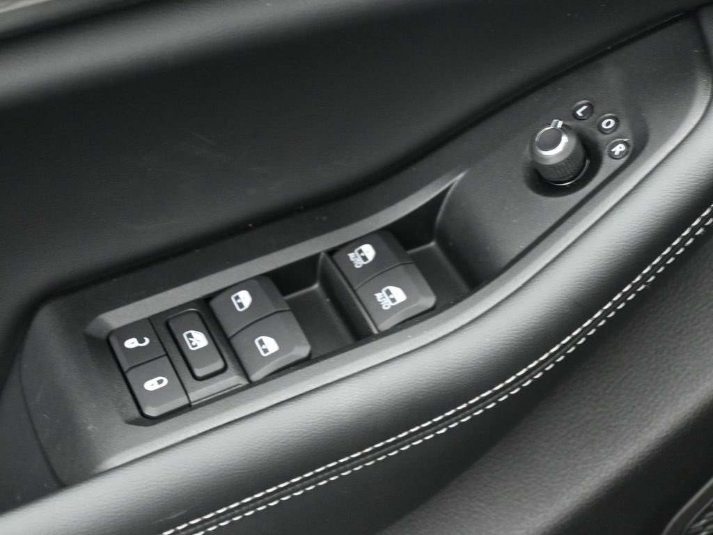 New 2025 Jeep Grand Cherokee L Laredo w/ Luxury Tech Group I image 21