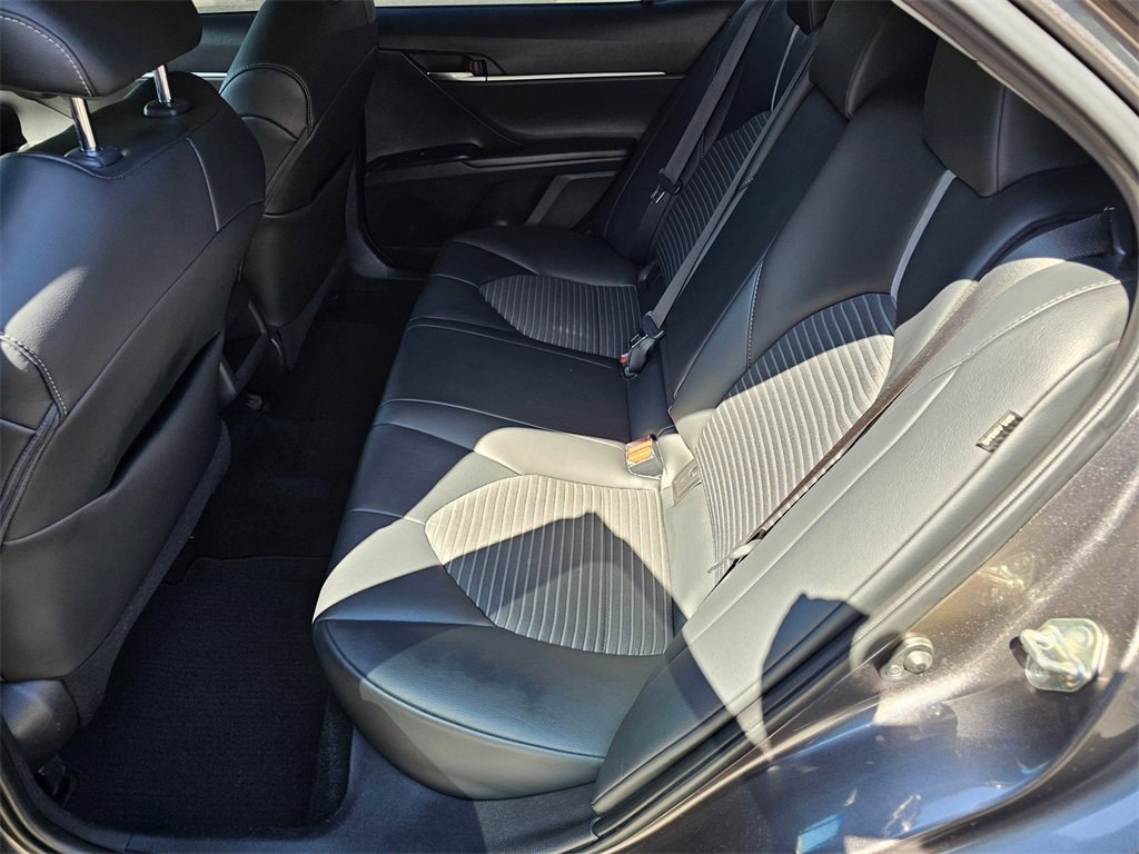 Used 2020 Toyota Camry SE image 10