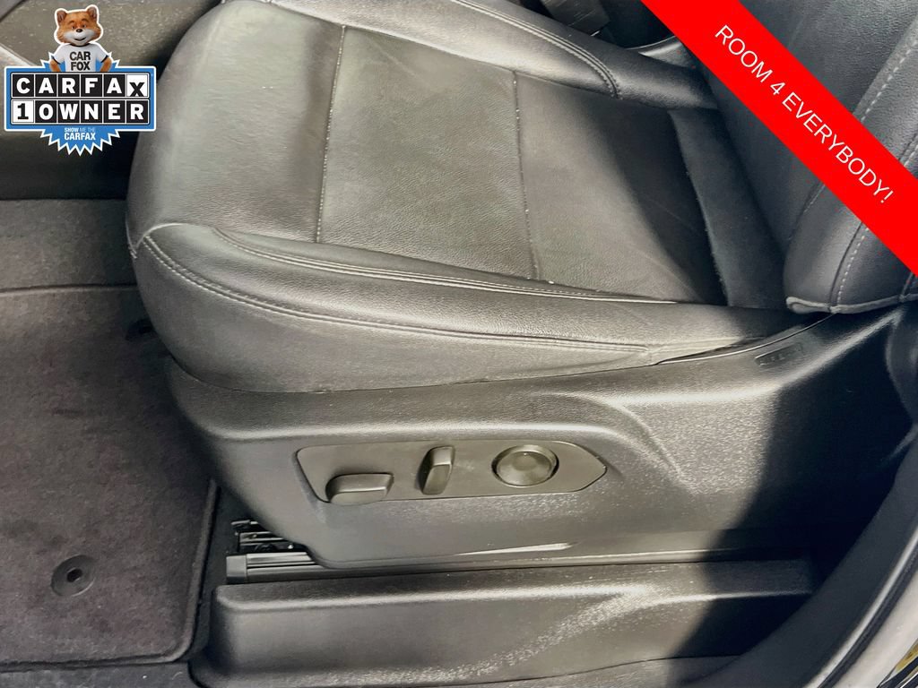 Used 2022 Chevrolet Suburban LT w/ Luxury Package RWD image 20