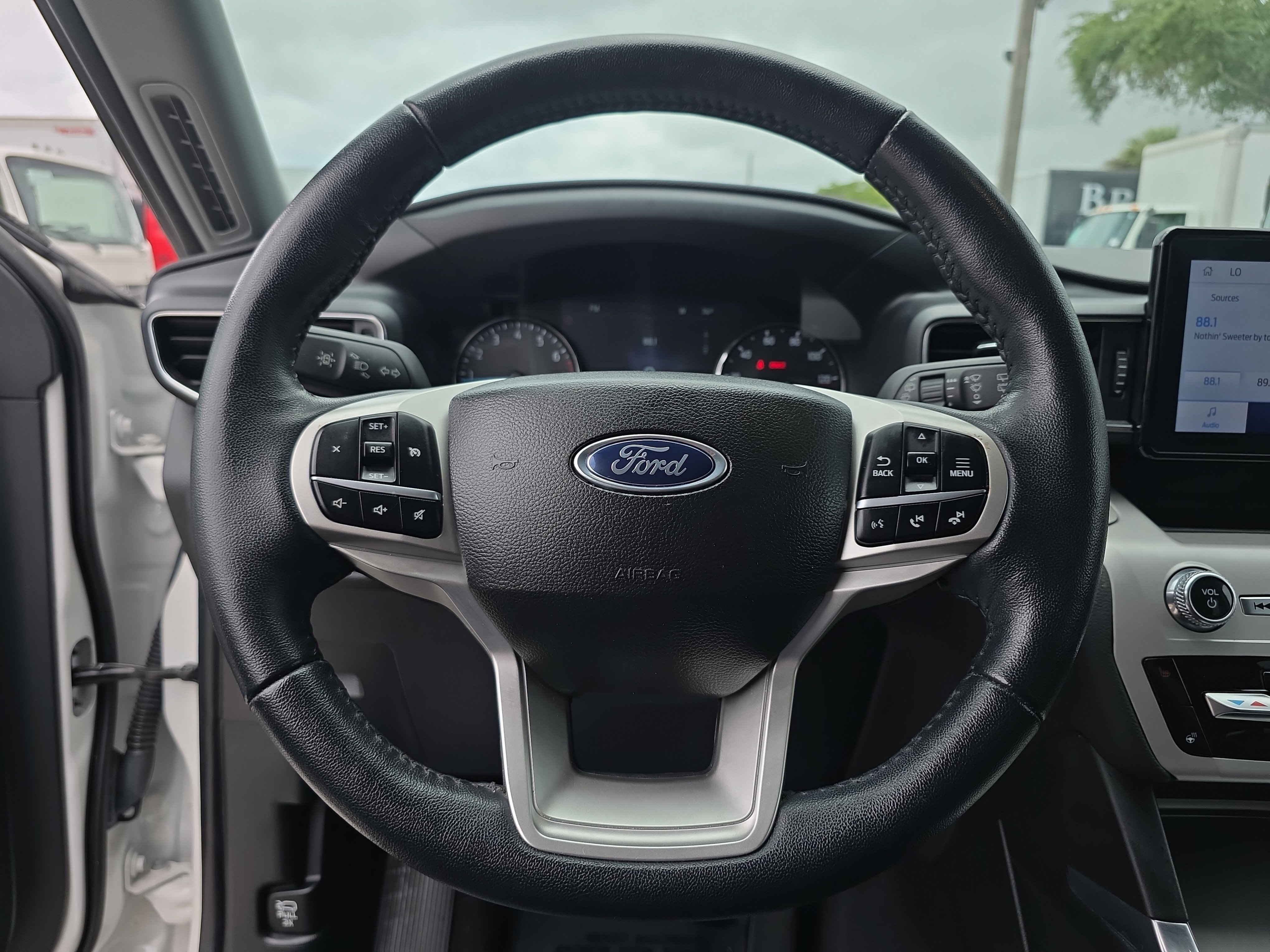 Used 2023 Ford Explorer XLT w/ Equipment Group 202A RWD image 31