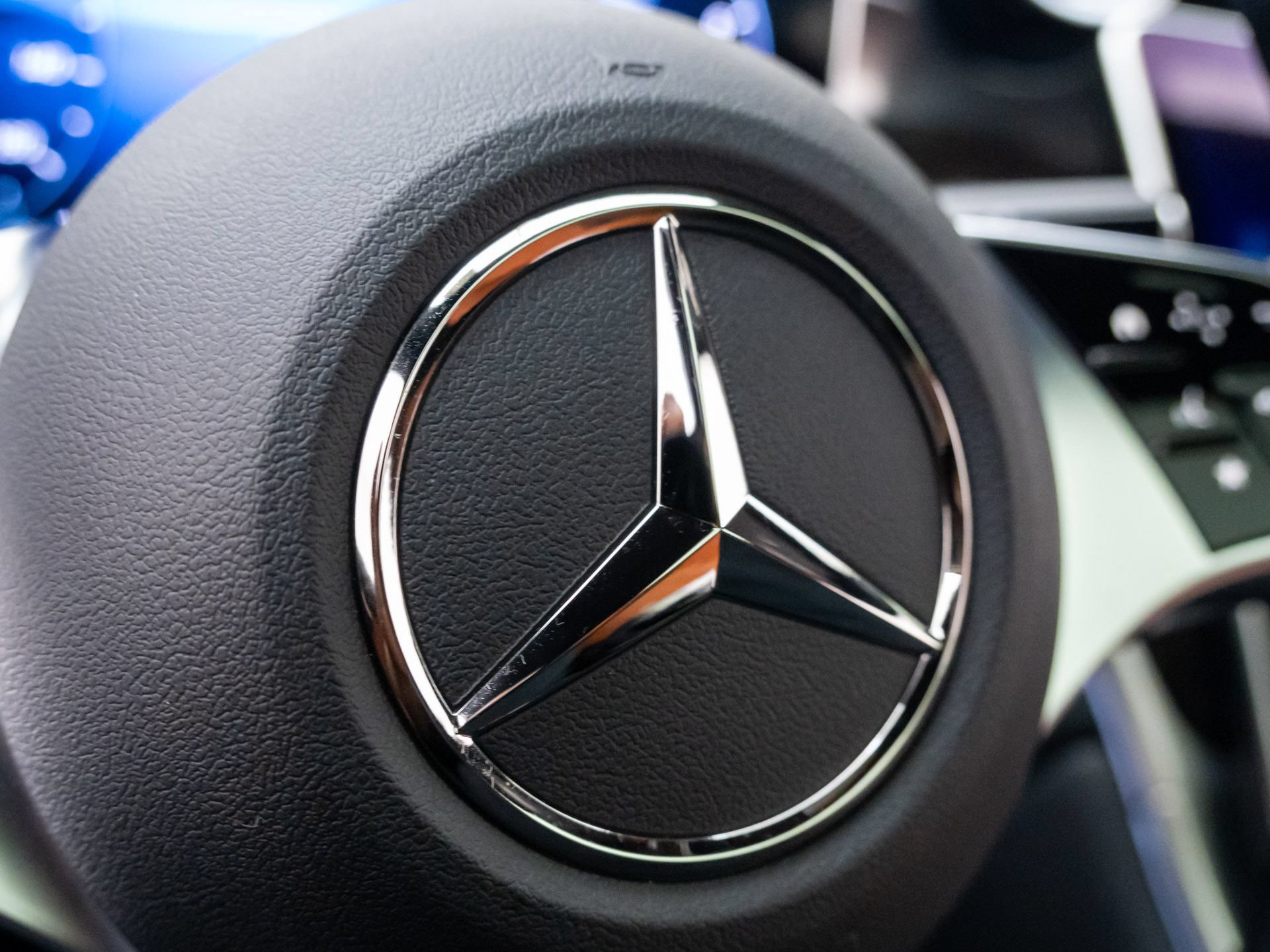 Certified 2025 Mercedes-Benz GLC 300 4MATIC image 25