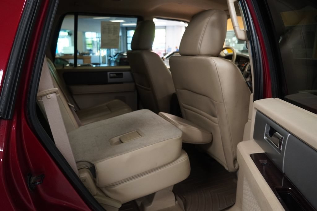 Used 2014 Ford Expedition XLT w/ Equipment Group 202A AWD/4WD image 23