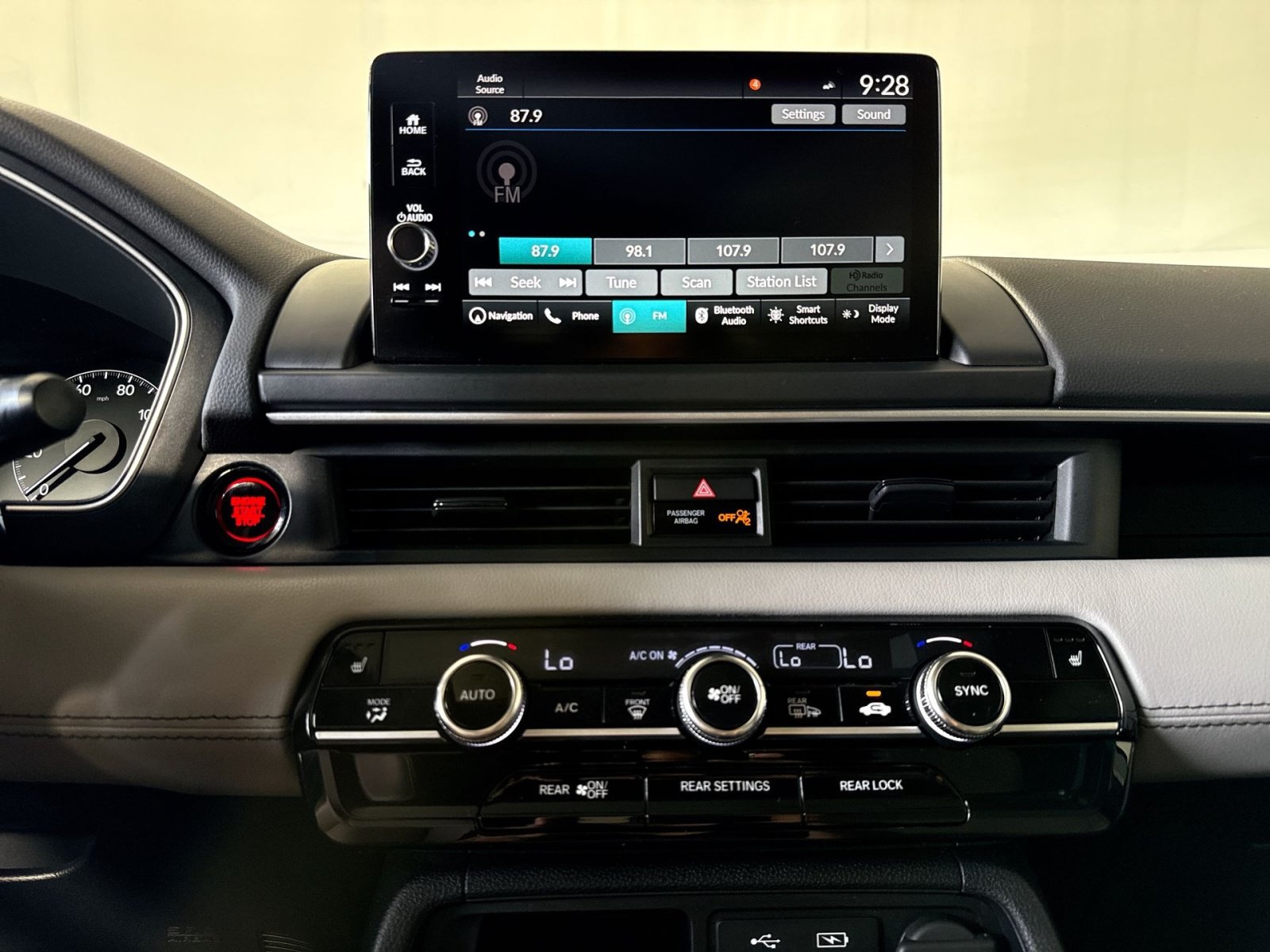 Used 2023 Honda Pilot Touring image 18
