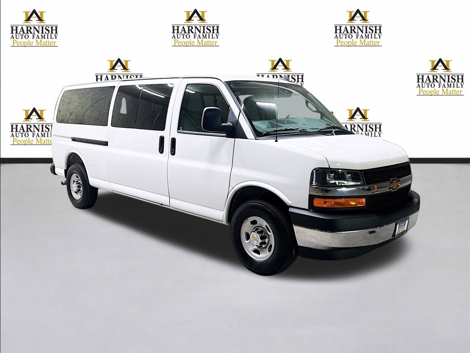 Used 2025 Chevrolet Express 3500 LT w/ LT Preferred Equipment Group RWD image 3
