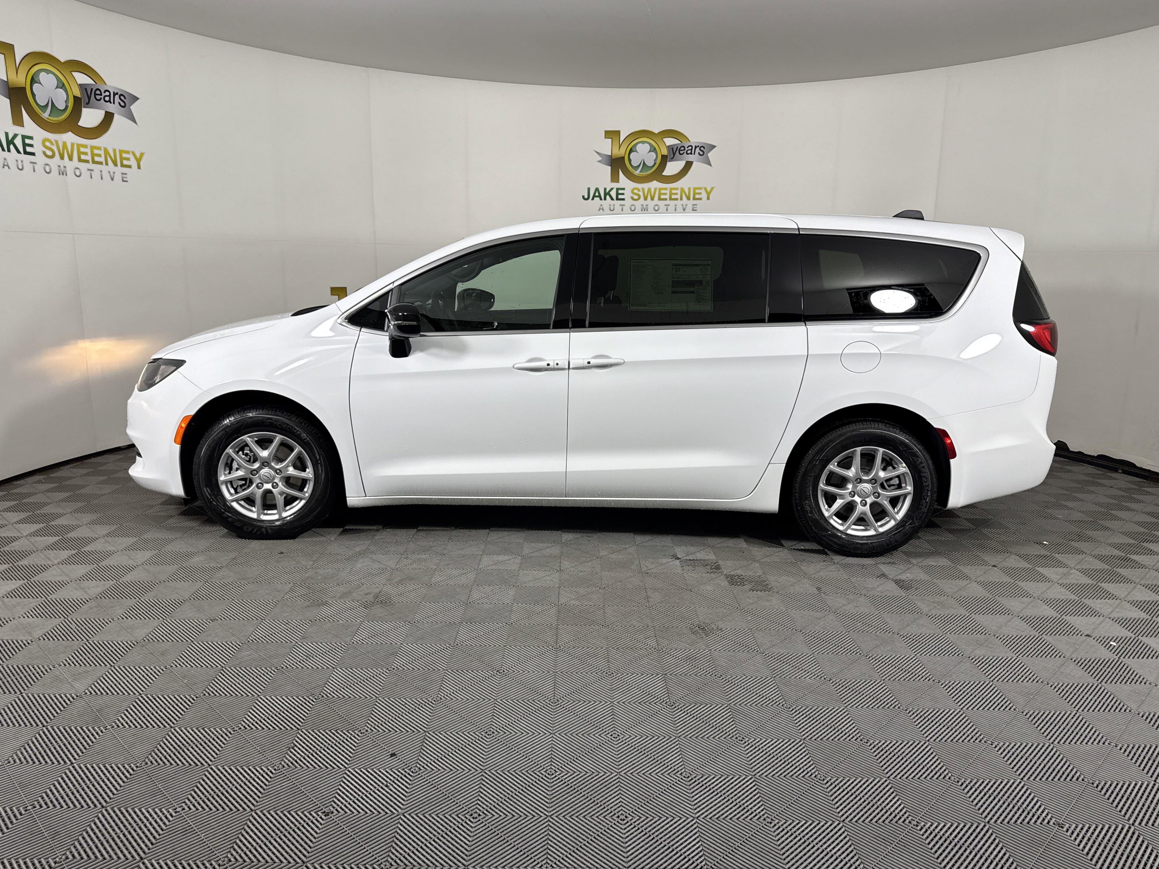 New 2026 Chrysler Voyager LX image 5