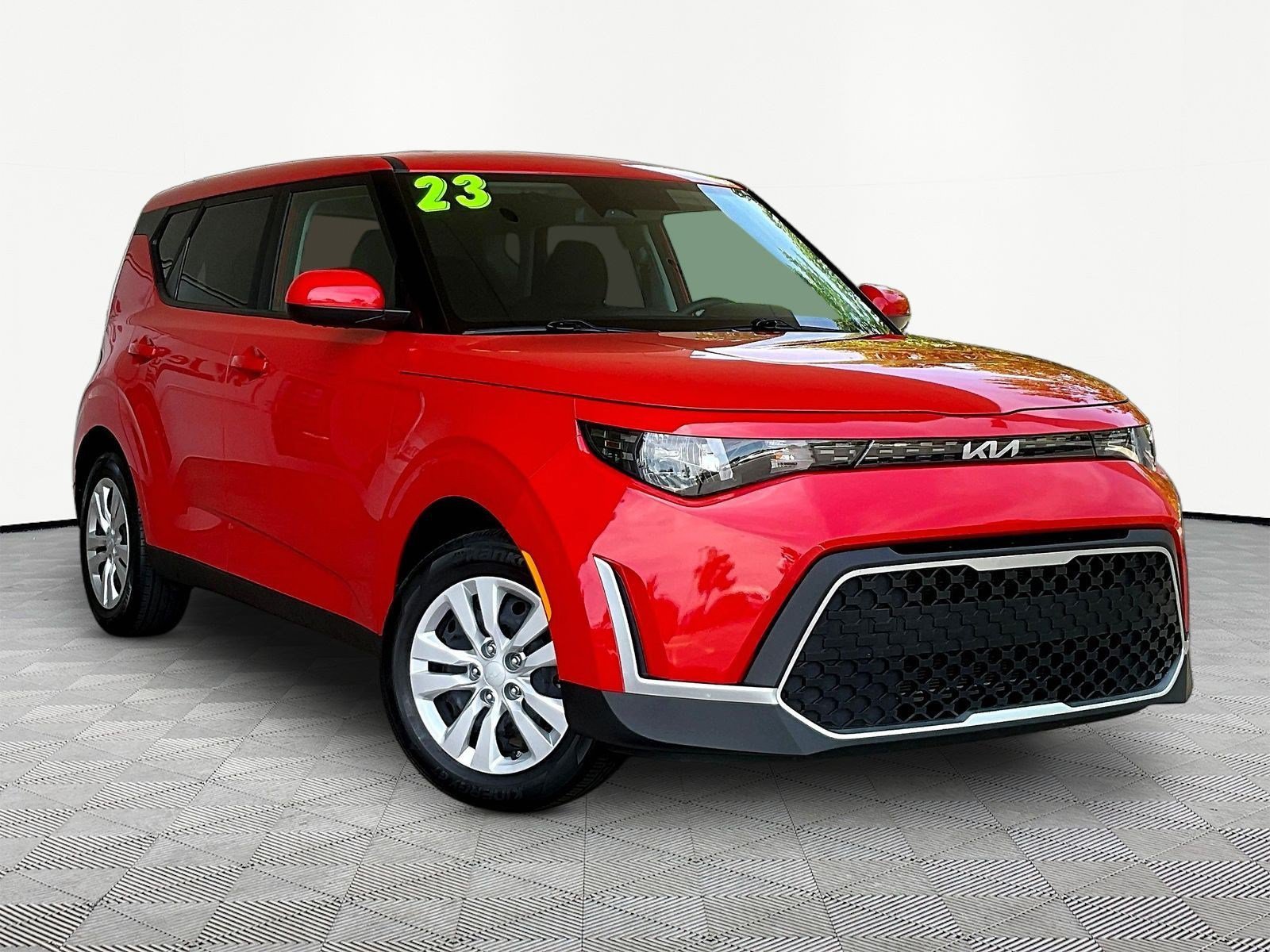 Used 2023 Kia Soul LX FWD image 3