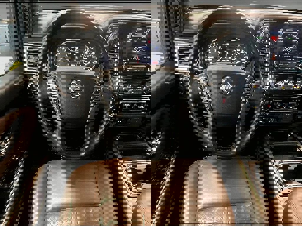 Used 2024 Nissan Titan Platinum Reserve w/ Moonroof Package image 18