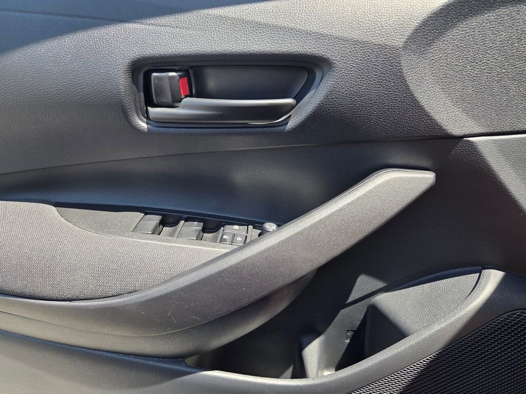 Used 2025 Toyota Corolla LE FWD image 27