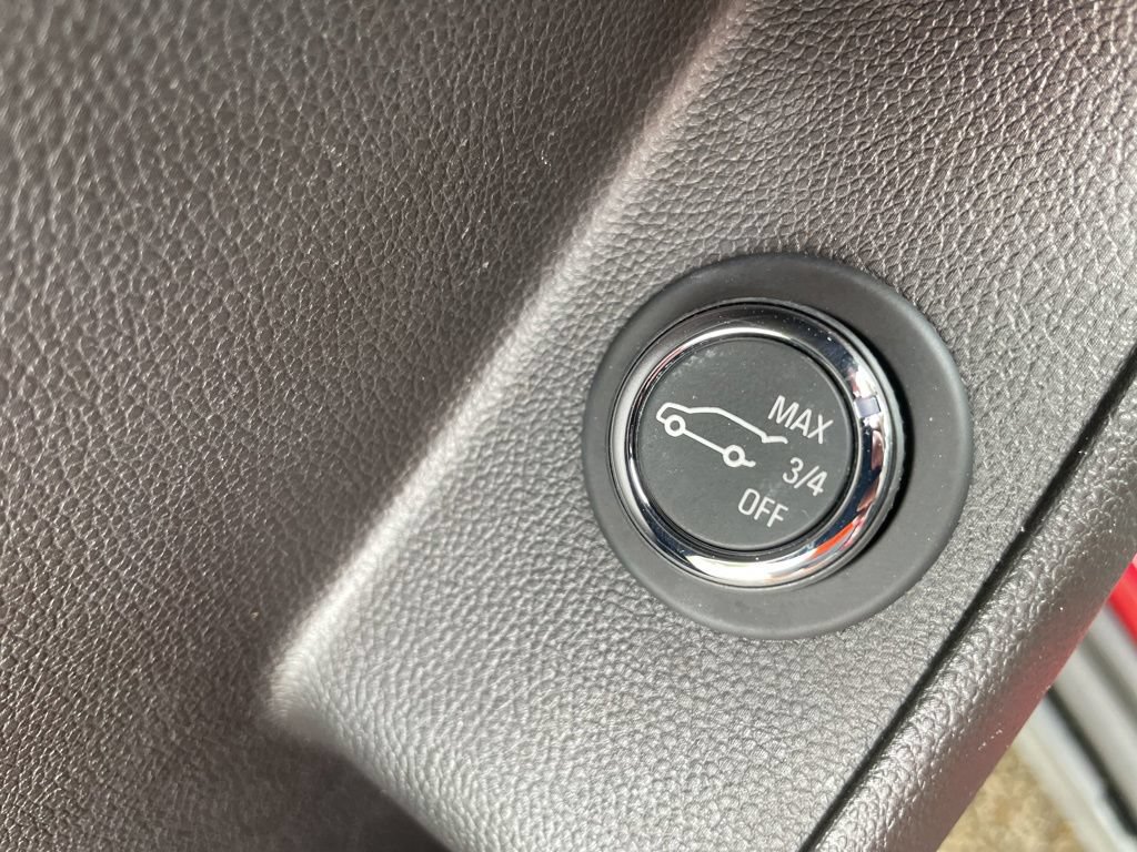 Used 2019 Chevrolet Traverse LT FWD image 32