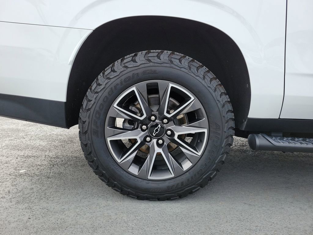 Used 2023 Chevrolet Suburban Z71 image 5