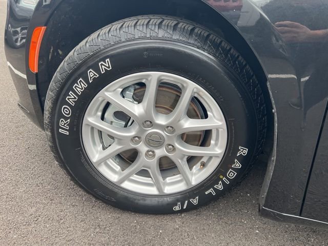 Used 2024 Chrysler Pacifica Touring-L FWD image 40