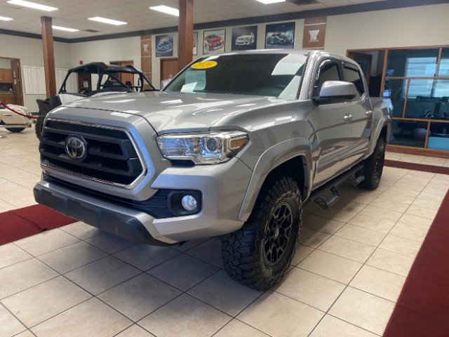 Used 2020 Toyota Tacoma SR5 RWD image 1