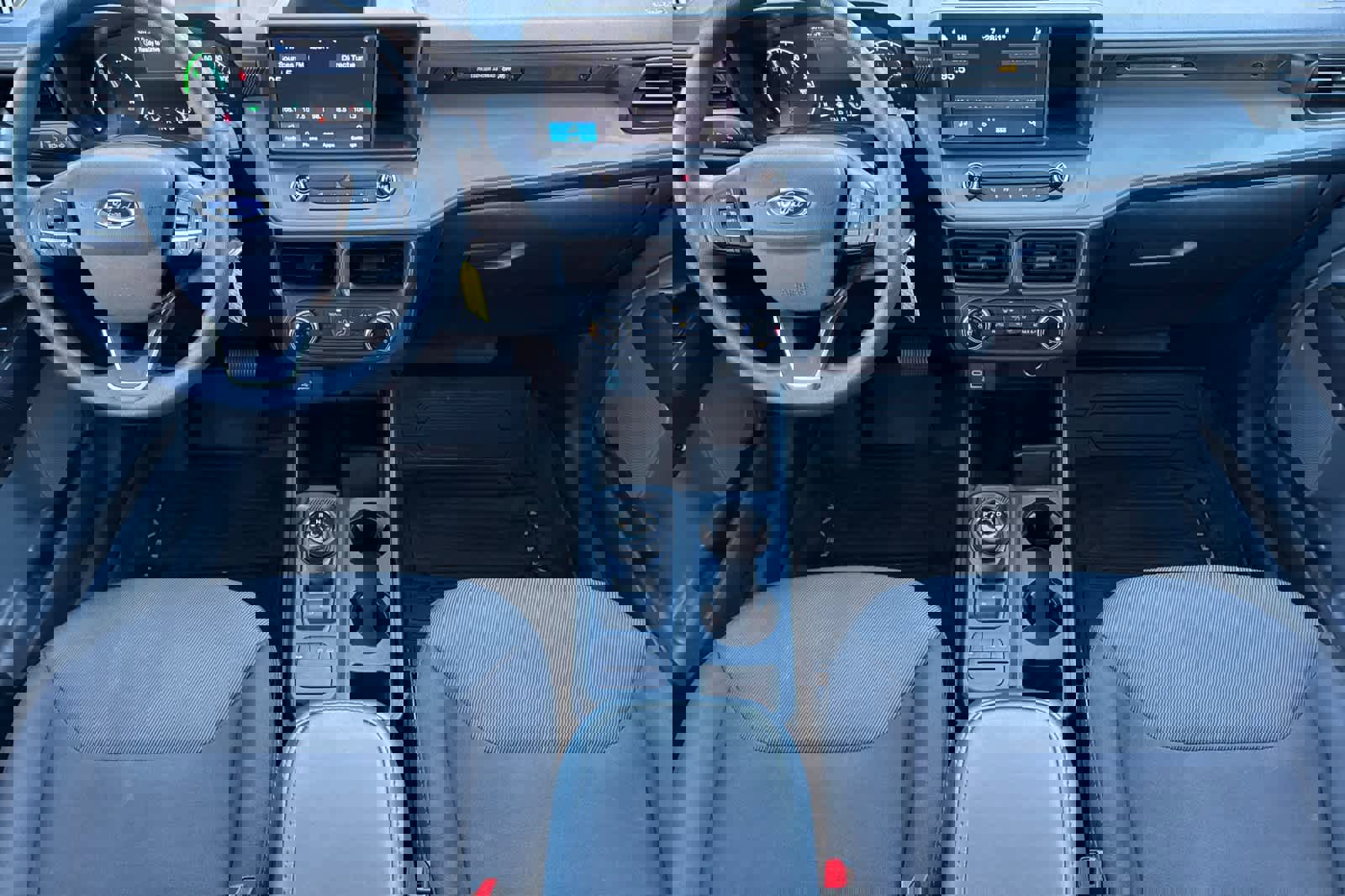 Used 2023 Ford Maverick XL image 3