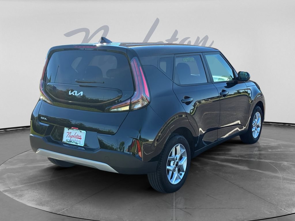 Certified 2025 Kia Soul LX w/ LX Technology Package FWD image 8