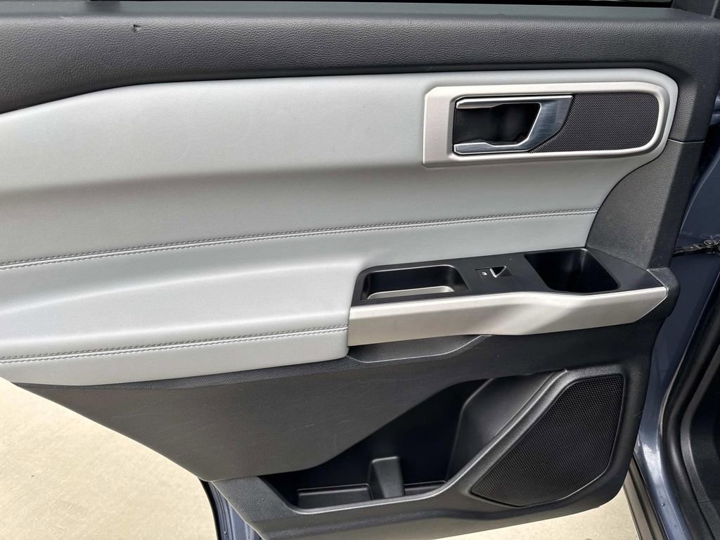 Used 2021 Ford Explorer XLT w/ Equipment Group 202A image 13