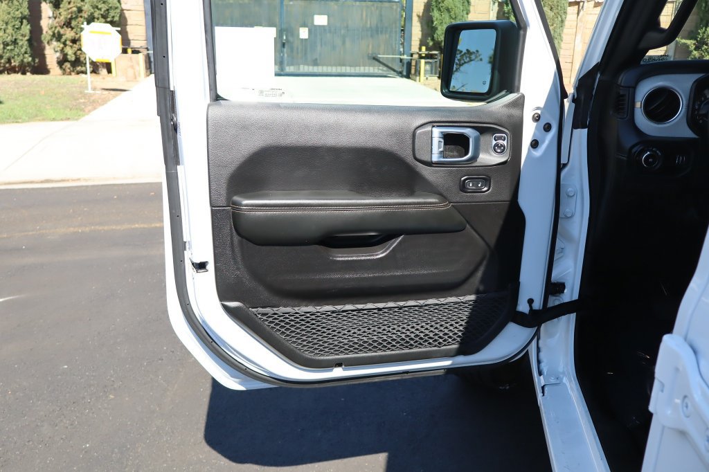 Certified 2026 Jeep Wrangler Unlimited Sahara AWD/4WD image 18