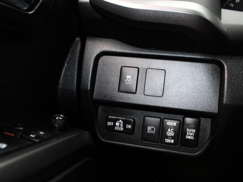 Used 2021 Toyota Tacoma TRD Off-Road w/ Technology Package AWD/4WD image 11