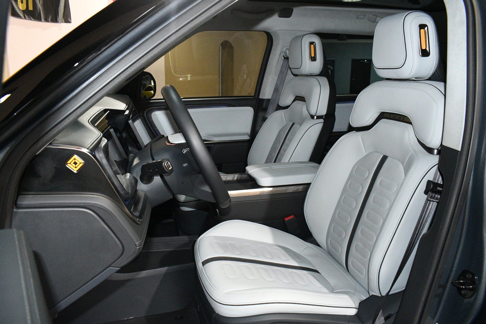 Used 2023 Rivian R1S Launch Edition Quad AWD/4WD image 7