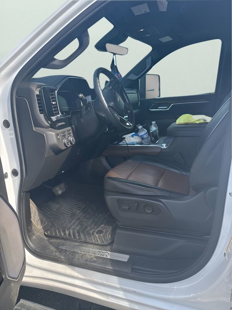 Used 2024 Chevrolet Silverado 3500 High Country w/ High Country Premium Package AWD/4WD image 4