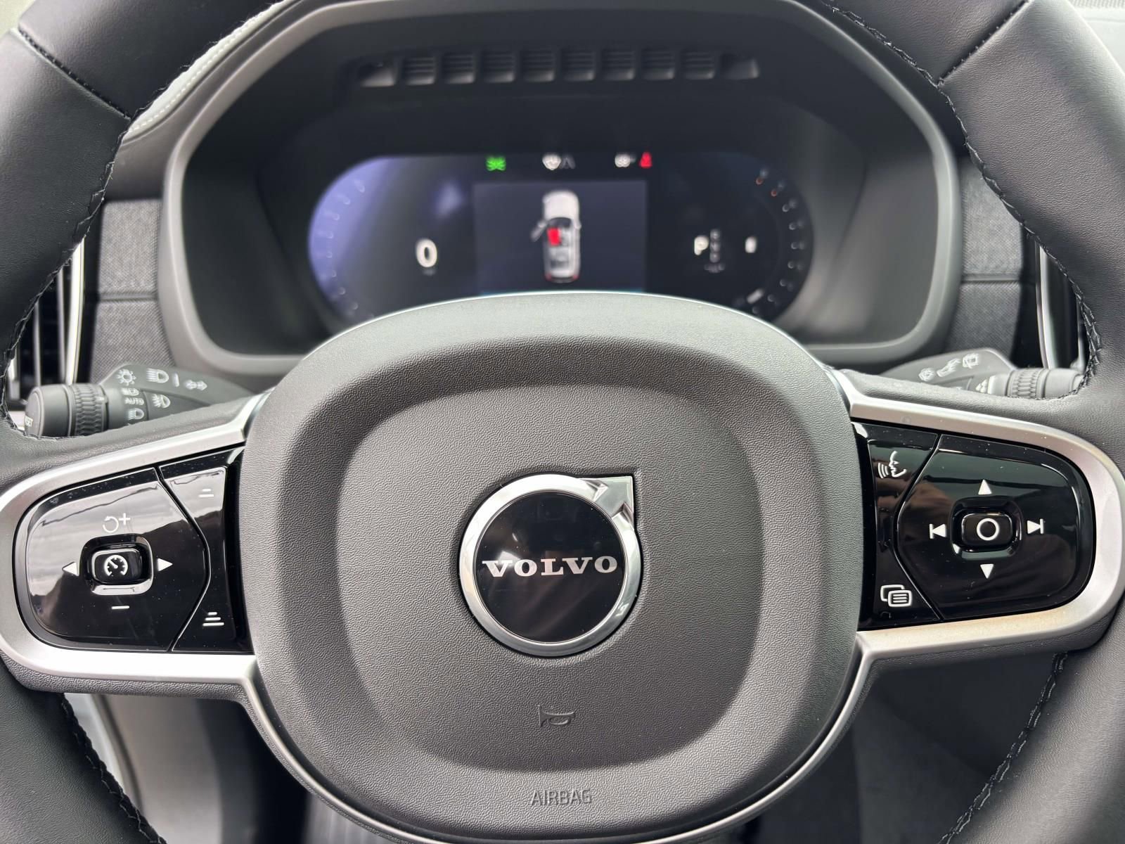 New 2026 Volvo XC90 B6 Plus w/ Protection Package Premier image 17