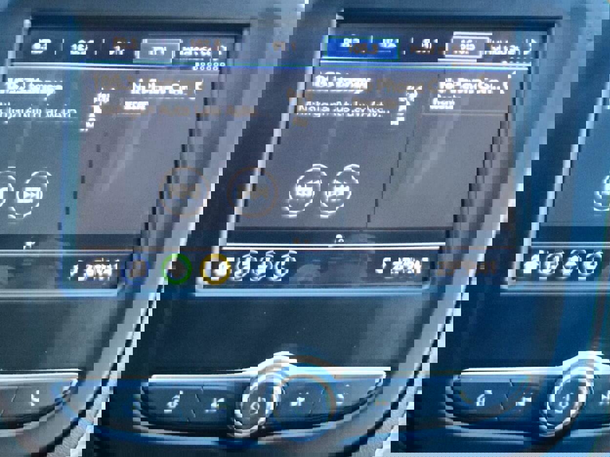 Used 2019 Chevrolet Equinox LT w/ Driver Convenience Package image 25