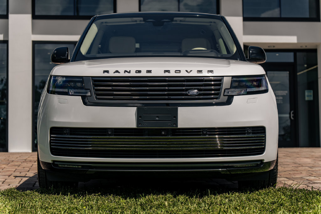 Used 2023 Land Rover Range Rover SV AWD/4WD image 8