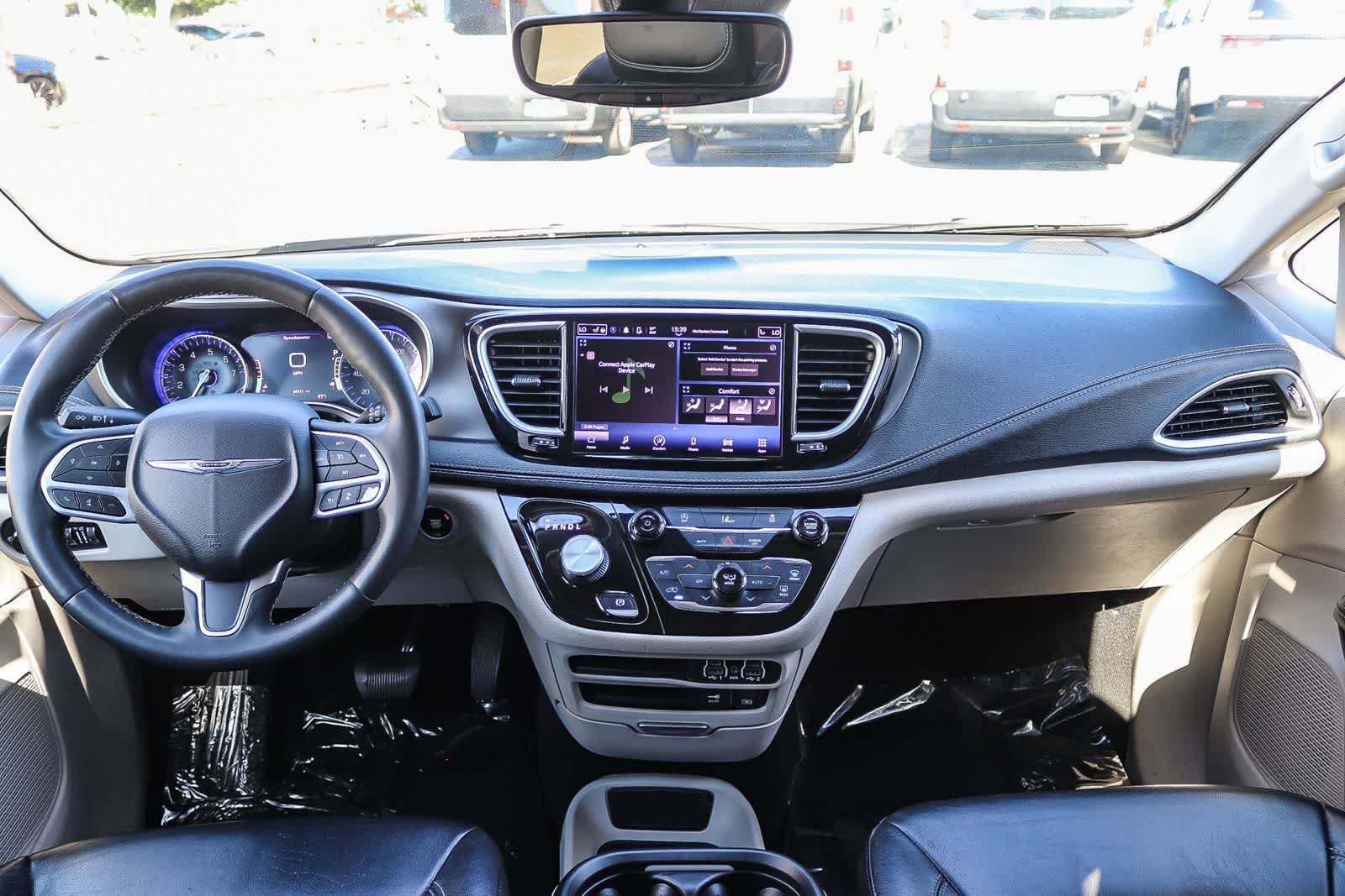 Used 2022 Chrysler Pacifica Touring-L FWD image 12