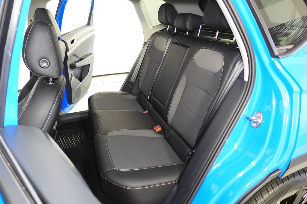 Used 2025 Volkswagen Taos SE FWD image 21