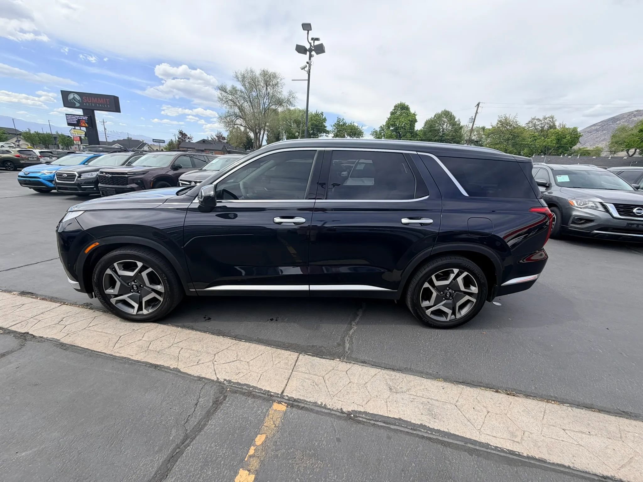 Used 2023 Hyundai Palisade Limited w/ Winter Package image 7