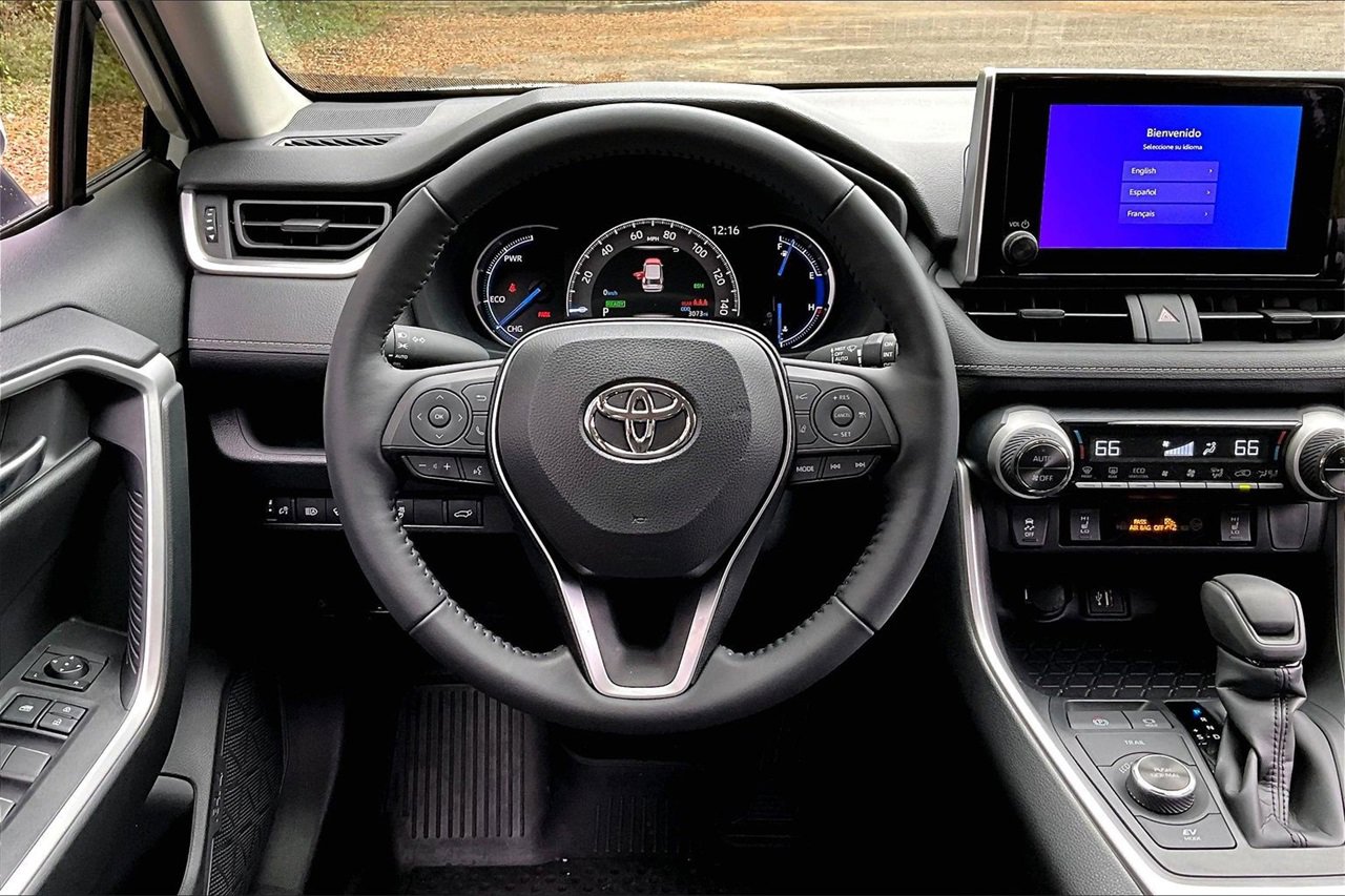 Used 2025 Toyota RAV4 XLE image 8