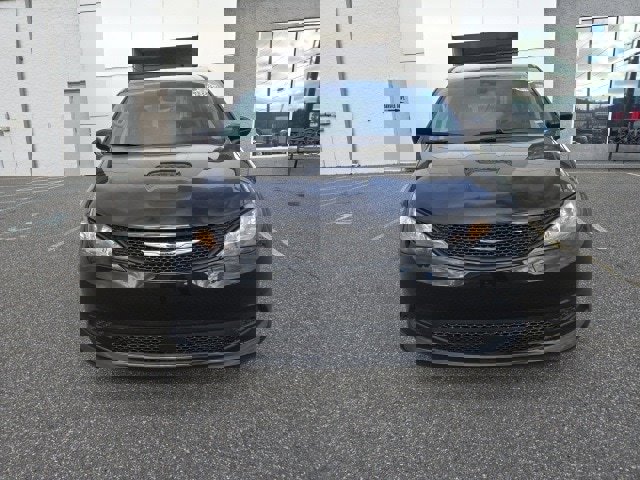 Used 2024 Chrysler Voyager LX image 2