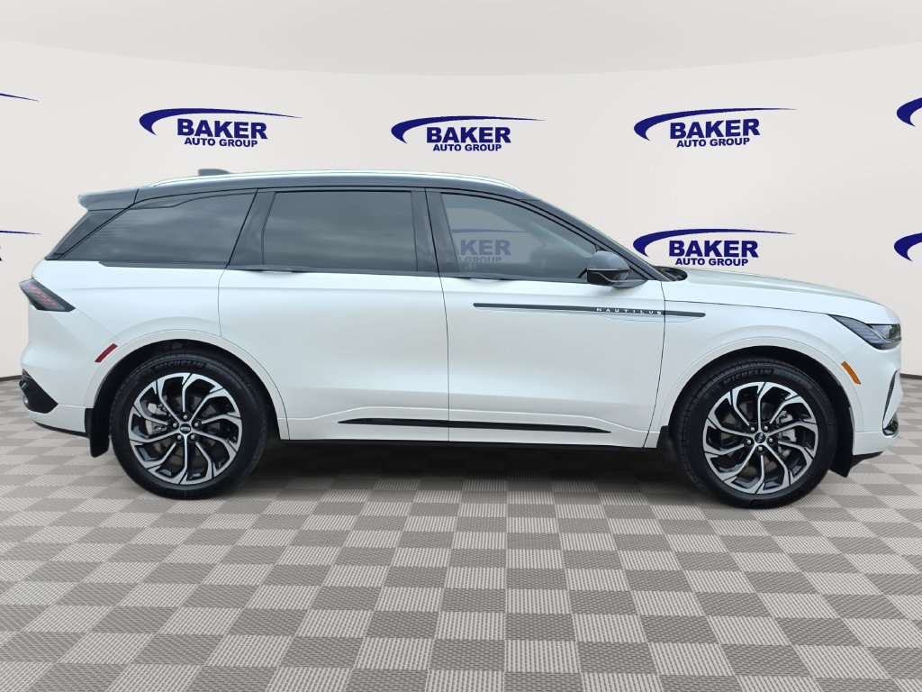 Used 2026 Lincoln Nautilus Reserve AWD/4WD image 2