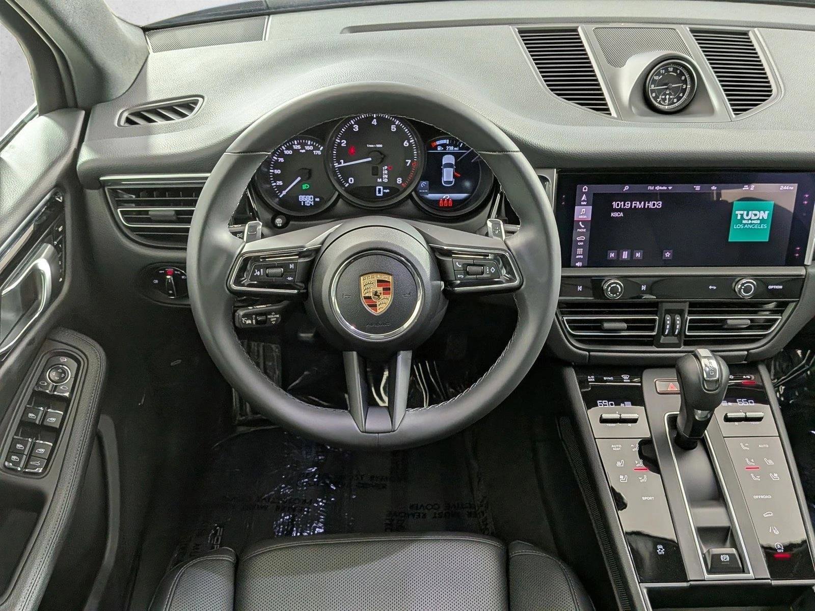 Certified 2025 Porsche Macan AWD/4WD image 15