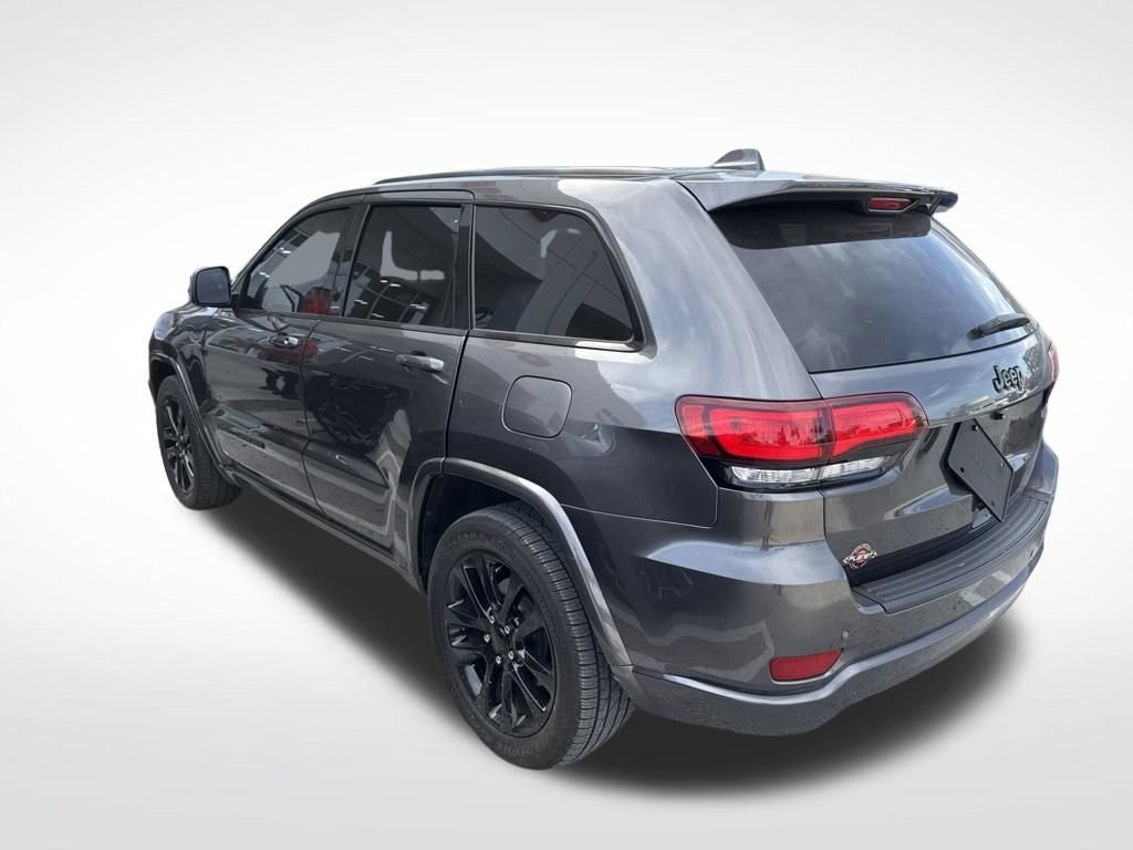 Used 2020 Jeep Grand Cherokee Altitude RWD image 4