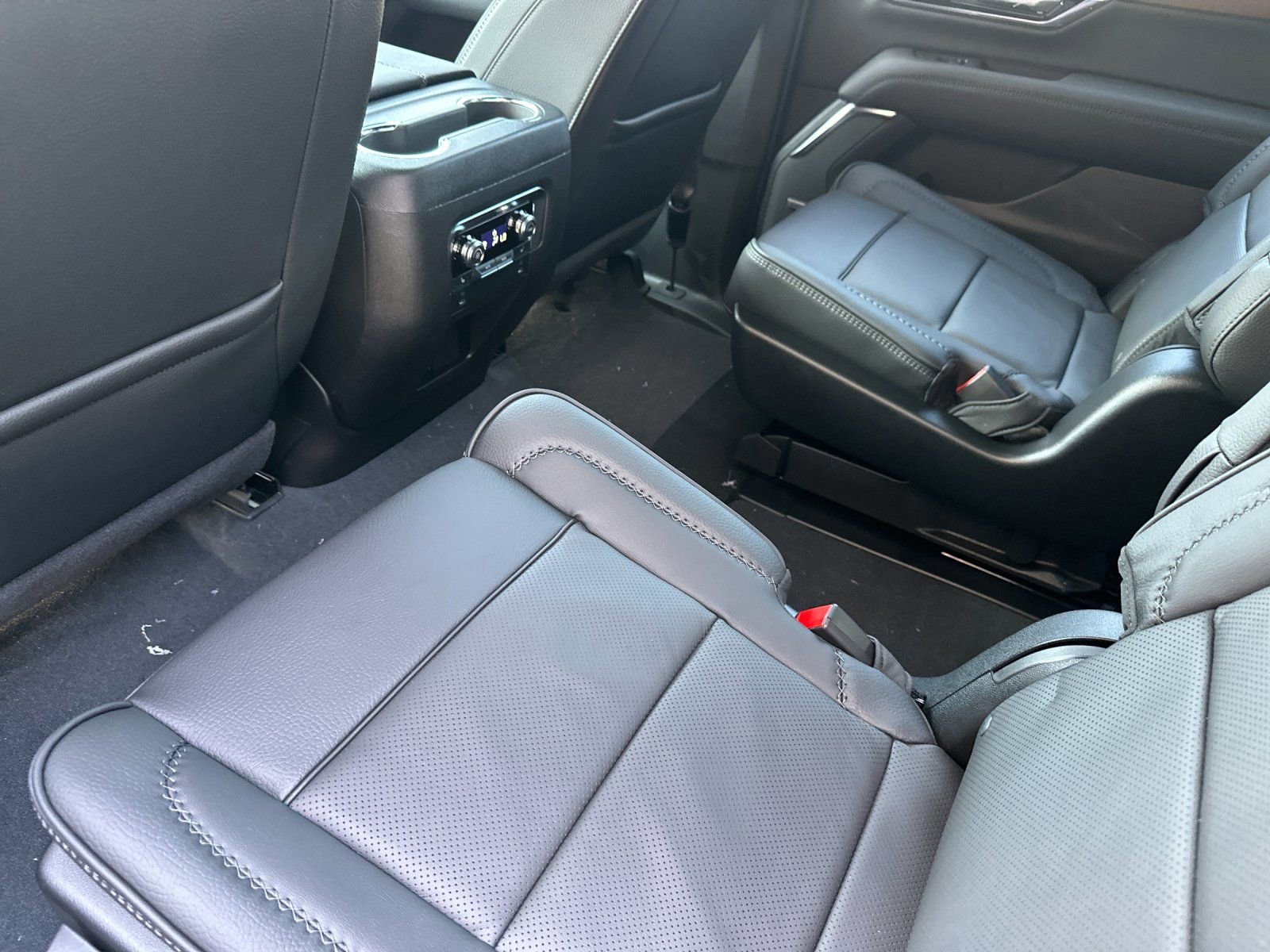 New 2026 GMC Yukon XL Denali w/ Sun & Power Step Package AWD/4WD image 12