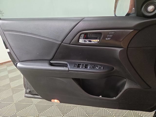Used 2015 Honda Accord Touring image 27