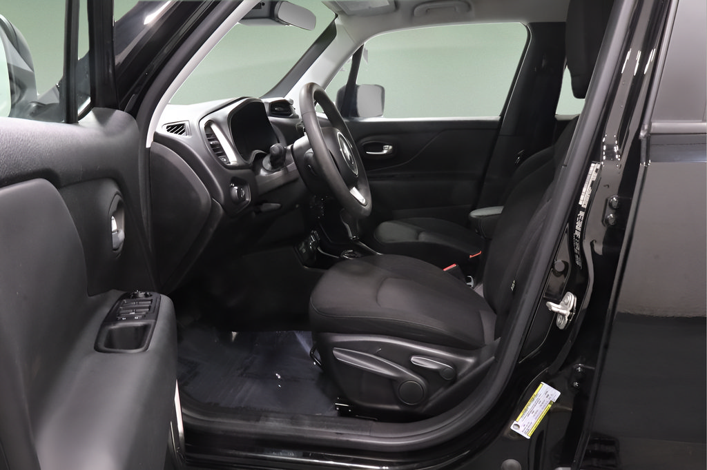 Certified 2023 Jeep Renegade Latitude AWD/4WD image 11