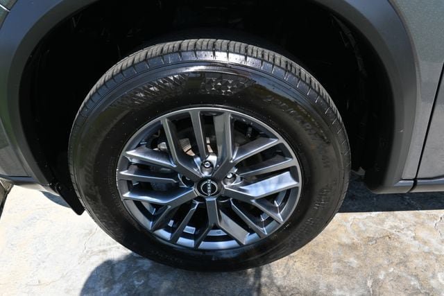 Used 2024 Nissan Rogue S AWD/4WD image 10