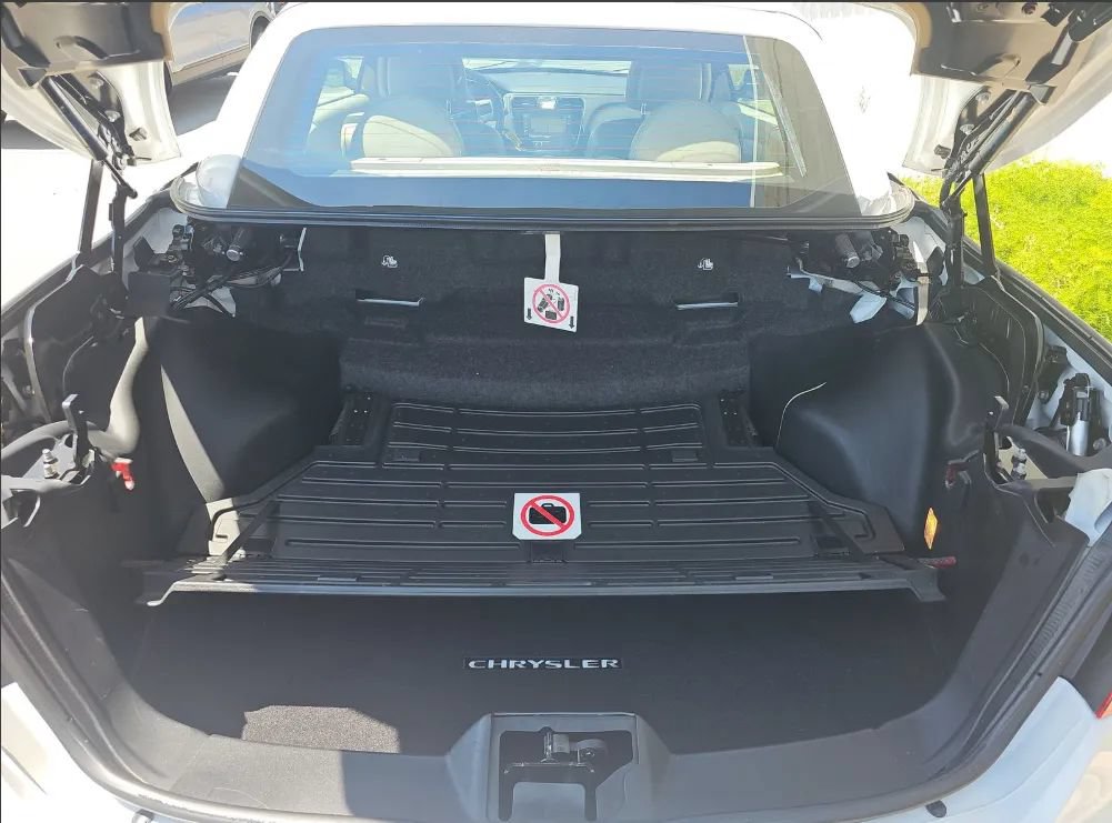 Used 2011 Chrysler 200 Limited FWD image 6