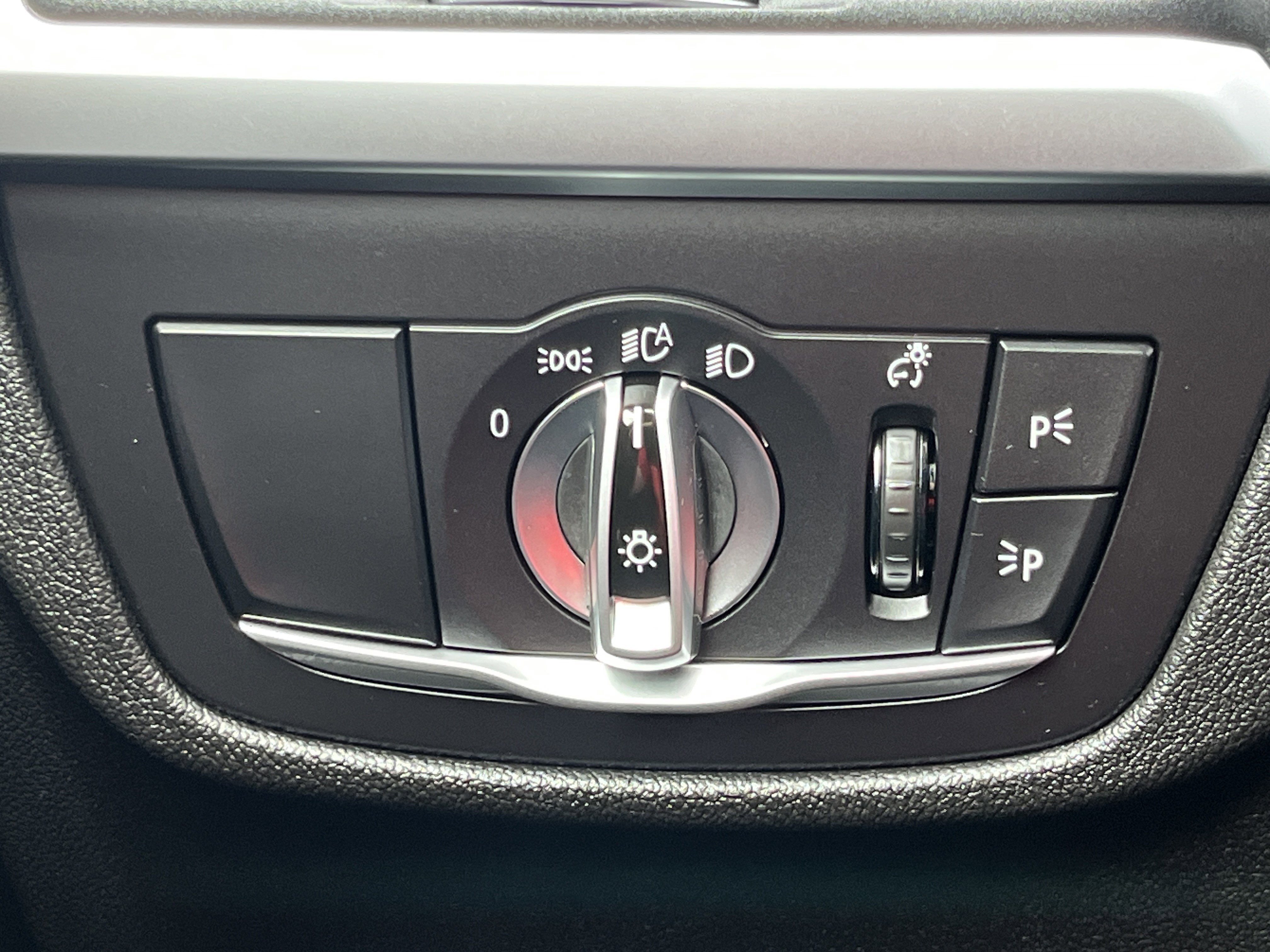 Used 2025 BMW X4 xDrive30i image 15