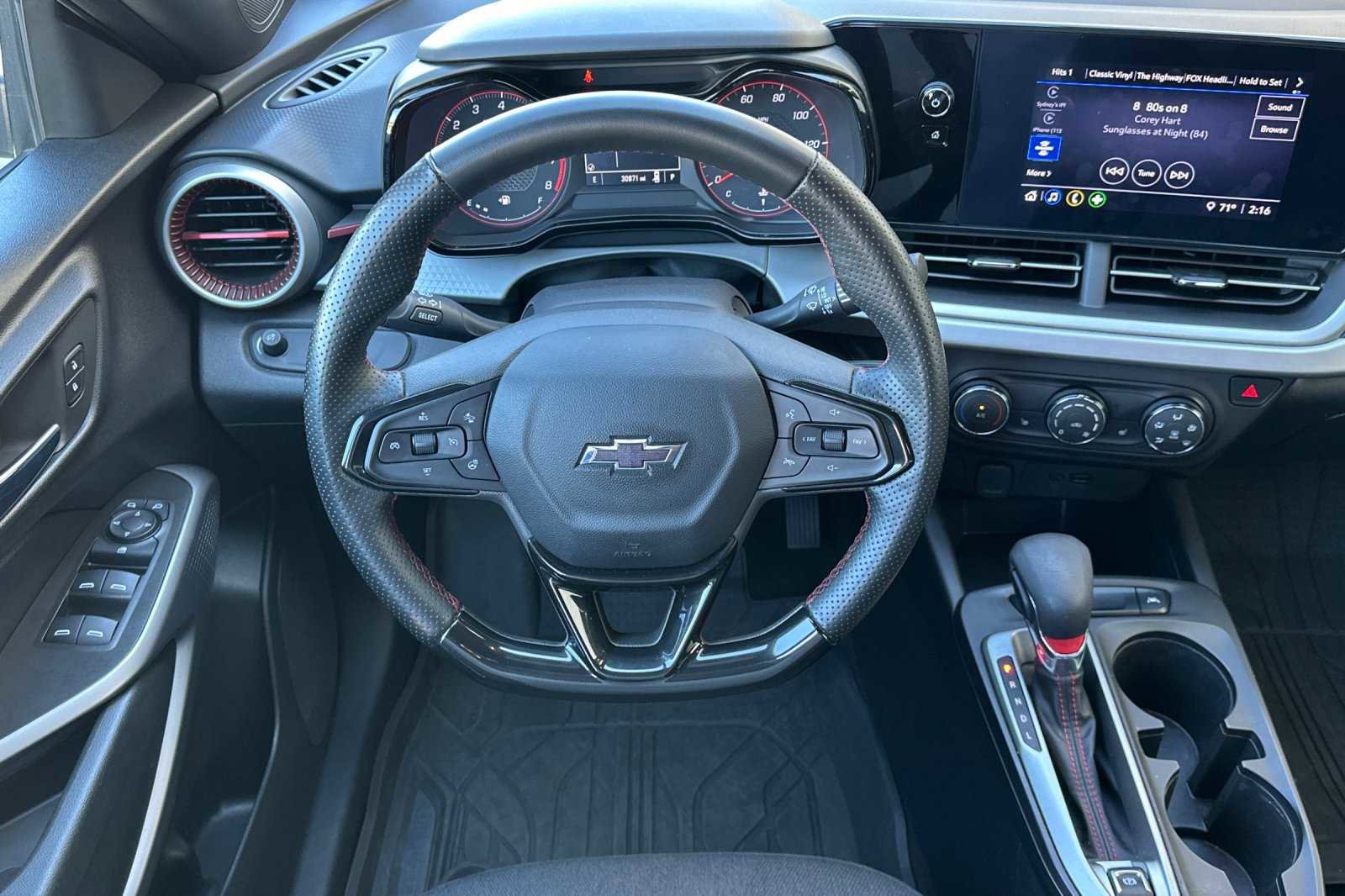 Used 2024 Chevrolet Trax RS w/ Sunroof Package image 16